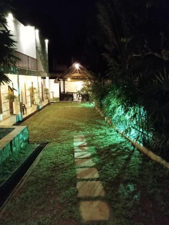 אודוואלאווה Elephant Park Family Bungalow מראה חיצוני תמונה