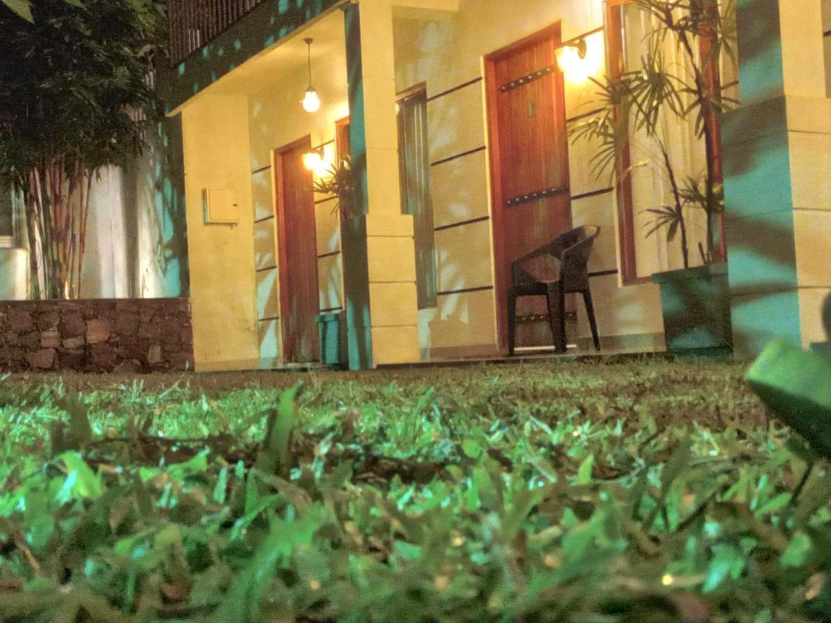 אודוואלאווה Elephant Park Family Bungalow מראה חיצוני תמונה